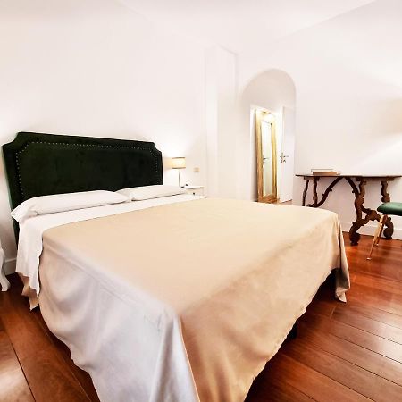 Charme & Chic San Giacomo Рим Екстериор снимка