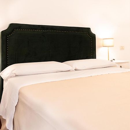 Charme & Chic San Giacomo Рим Екстериор снимка